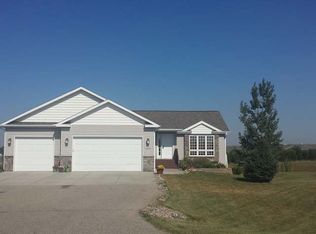 6613 Copper Ridge Ln, Bismarck, ND 58504