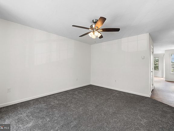 5th image of 8 Shady Tree Ct