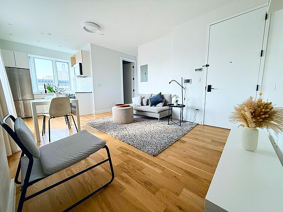 3rd image of 699 E 6th St #606