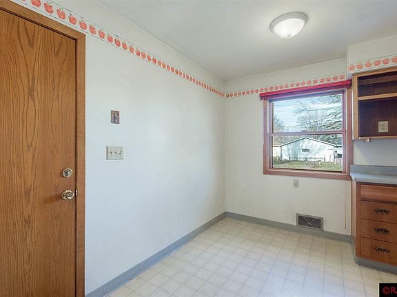 4th image of 144 E Welcome Ave