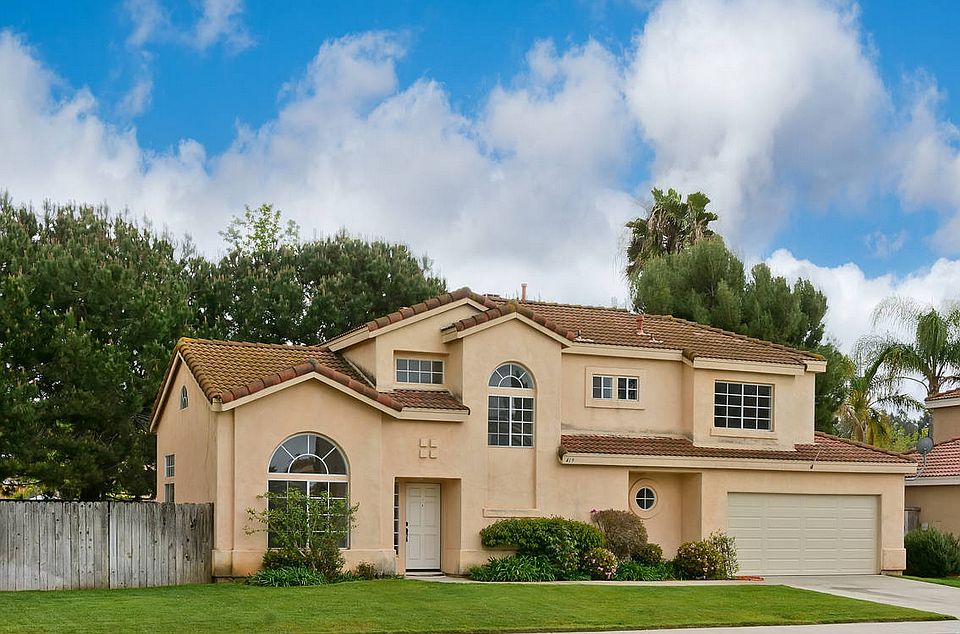 1st image of 419 Stonehedge Pl