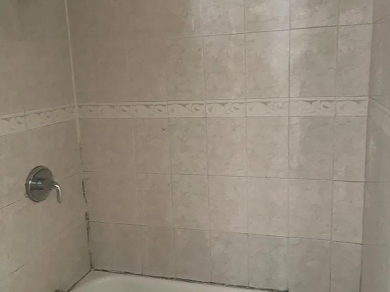 Tiled bathub