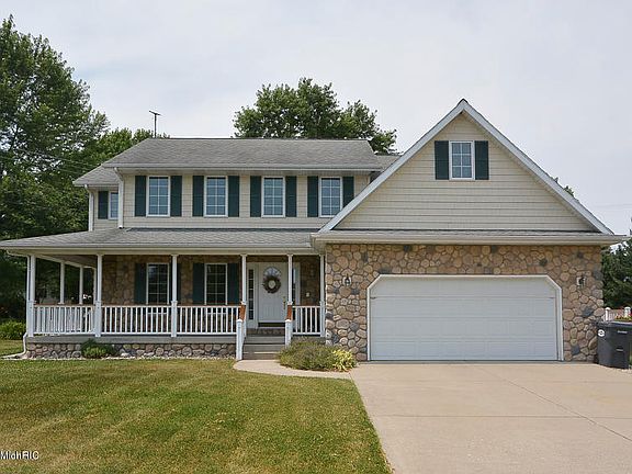 2nd image of 56084 Fairway Dr