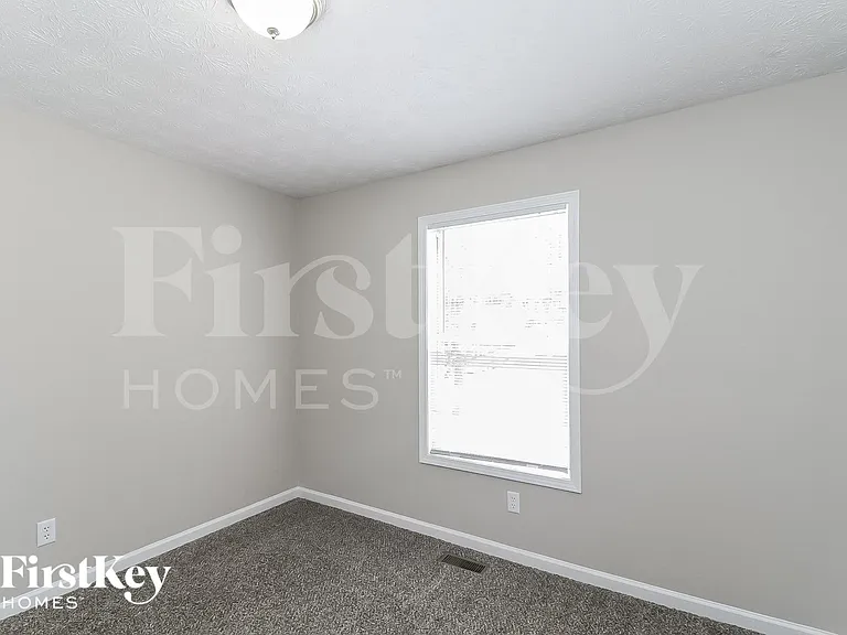 142 N Springs Dr — Photo 11