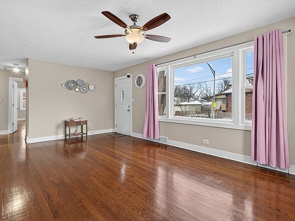 4th image of 700 S 22nd Ave