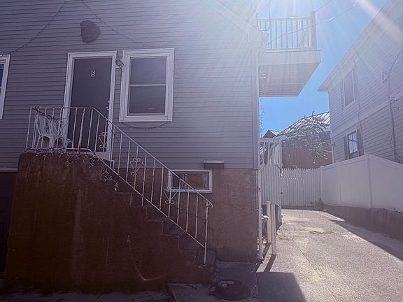 4th image of 8 Sound Beach Ave
