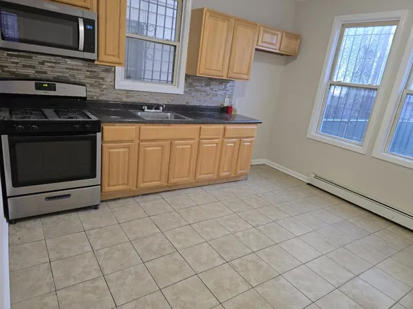 778 S 18th St #1, Newark, NJ 07103