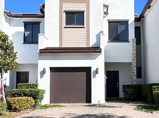 20865 NE 2nd Pl, Miami, FL 33179