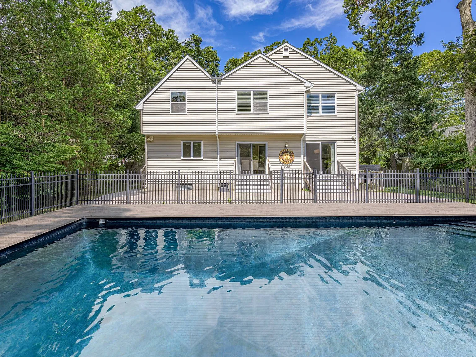 Post Modern With A Pool — Photo 2