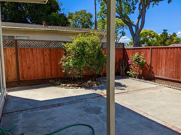 2nd image of 711 Los Olivos Dr