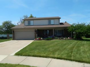 2001 Michael Dr, Sterling Heights, MI