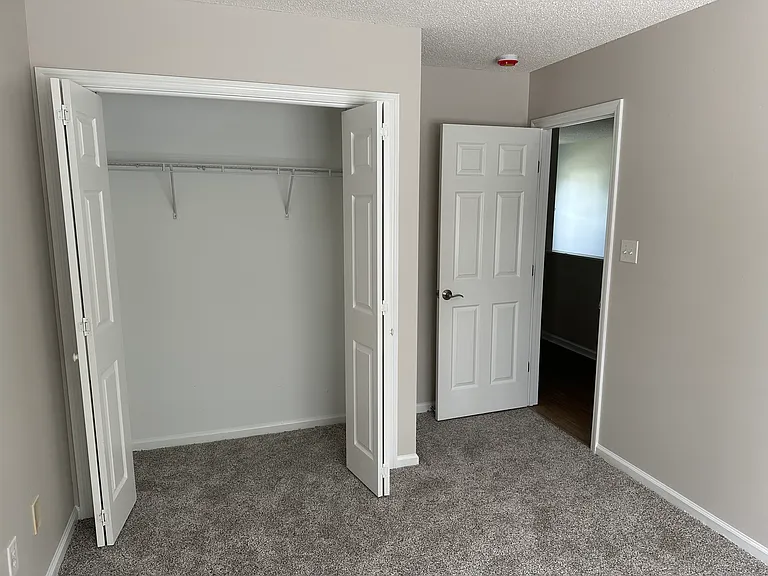 421 Holly Ln — Photo 29