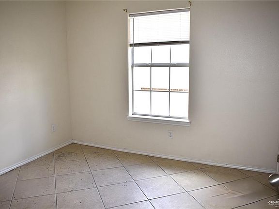 4th image of 307 W Albatross Ave