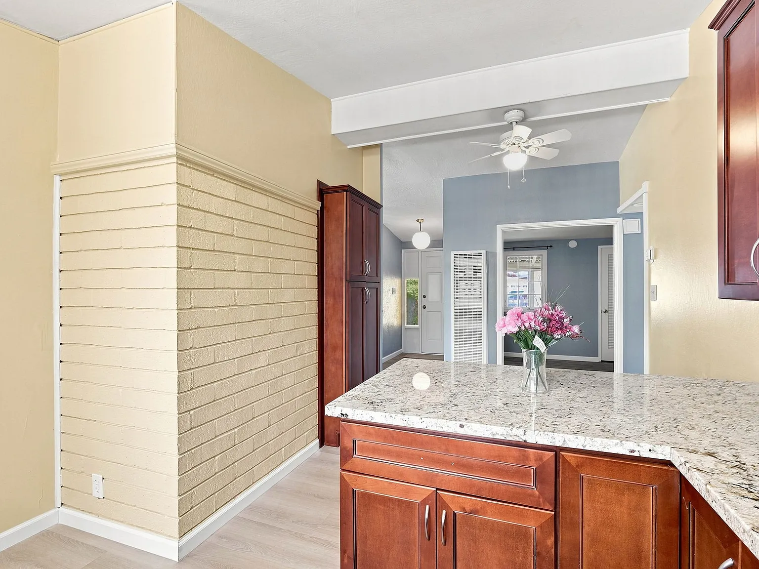 3 bed, 1128 sqft, $3,800 — Photo 4