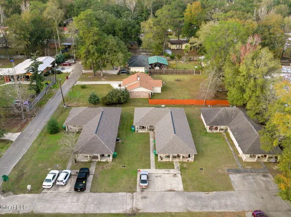 2204 S McGeehee Ln, Picayune, MS 39466