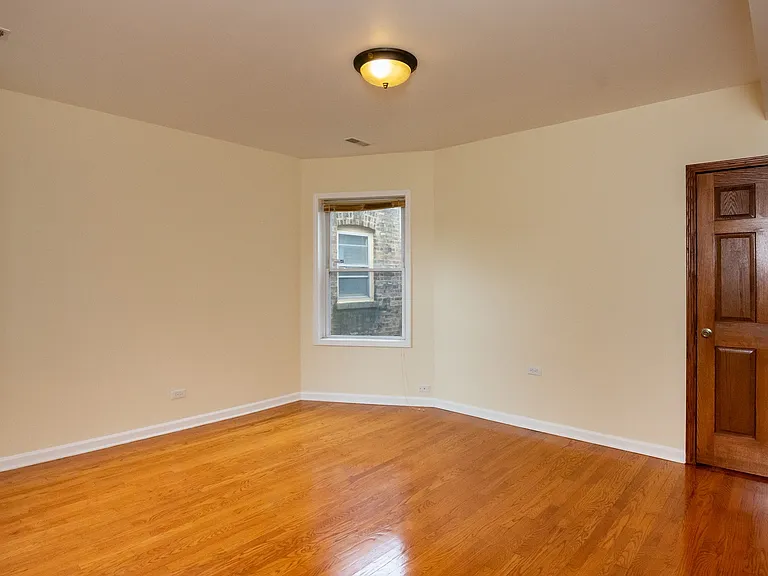 7554 N Claremont Ave #2 — Photo 9