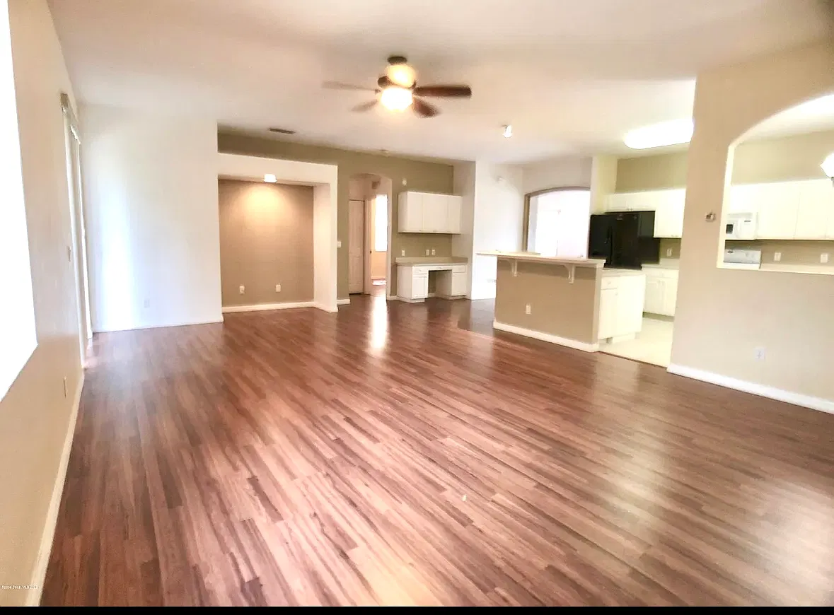3 bed, 2556 sqft, $2,199 — Photo 3