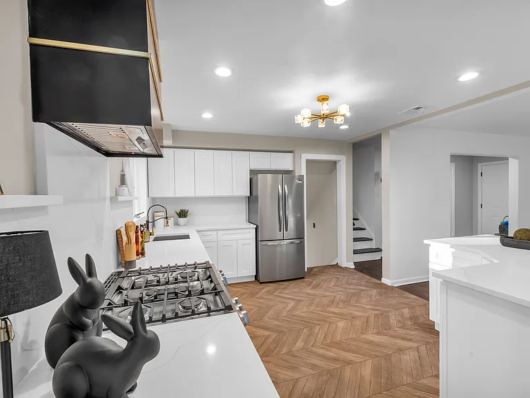 1011 Washington Ave S — Photo 12