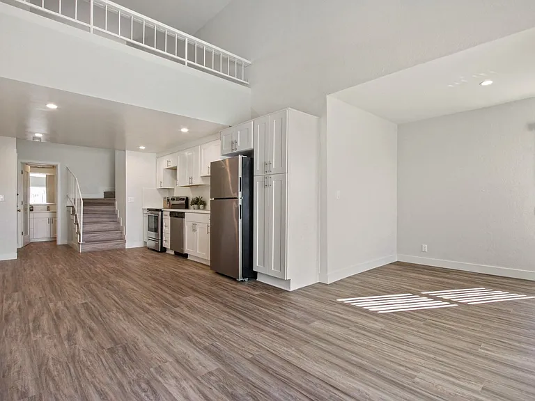 Woodcliff Apartments — Photo 60