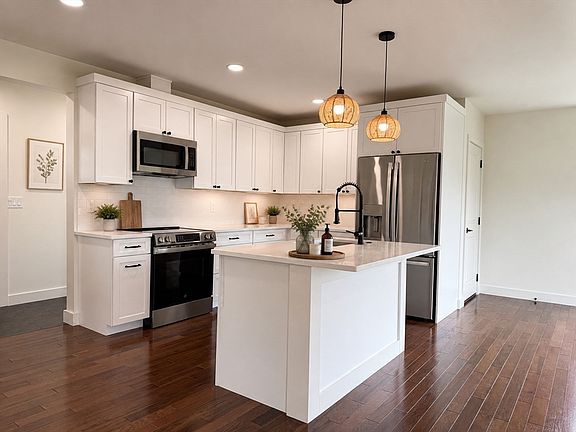 3rd image of 33 Polaski Ave
