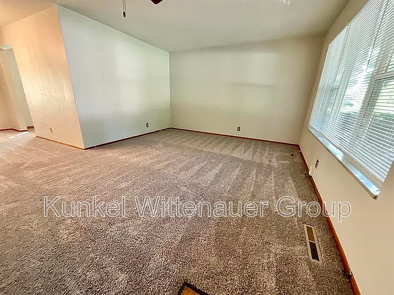 700 Saint Mary Dr — Photo 4
