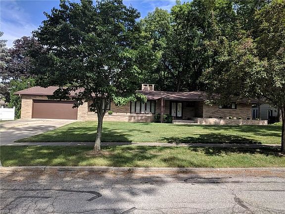 2nd image of 411 Woodland St