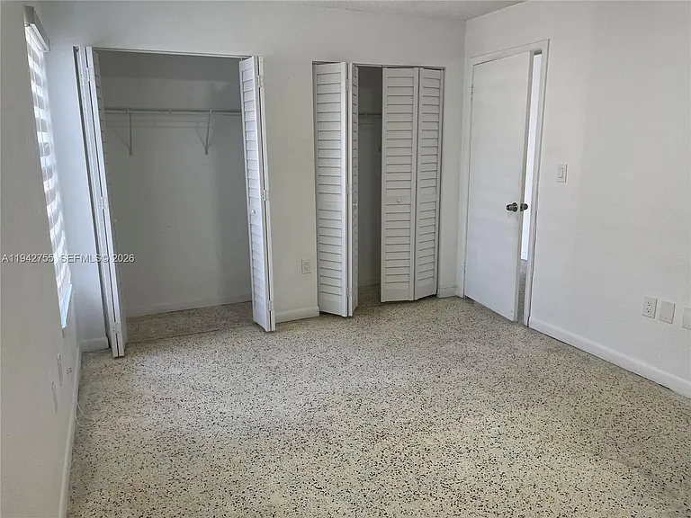 142 SW 18th Ave #19 — Photo 7