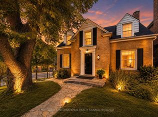 29 Highbourne Rd, Toronto, ON M5P 2J1