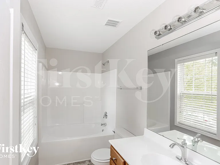 11253 Heritage Green Dr — Photo 10