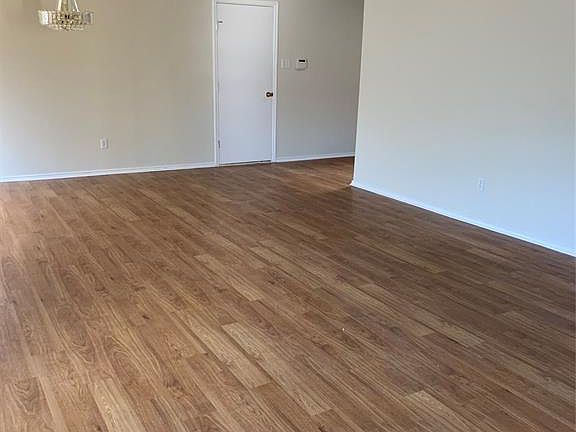 3rd image of 815 Ash Grove Ln