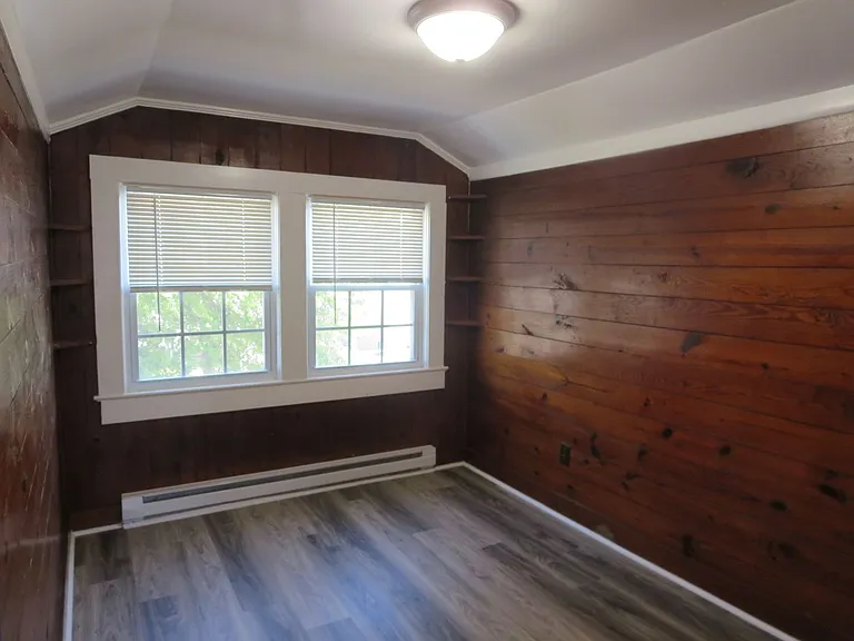 409 Hobart Ave — Photo 7