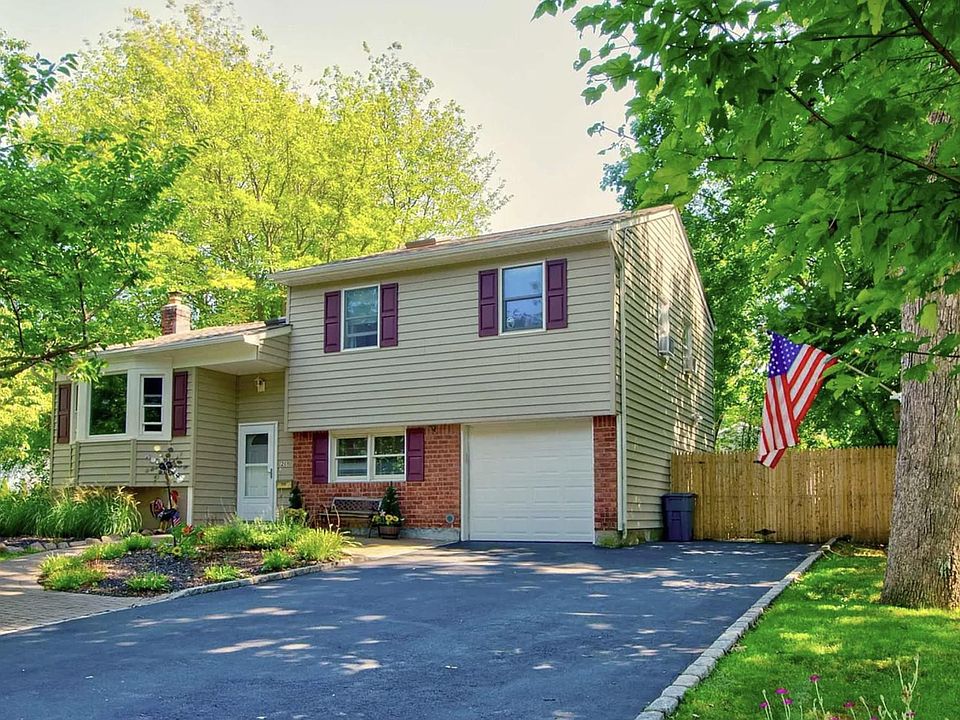 1st image of 201 Foxdale Ln