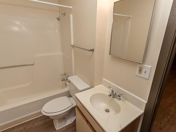 4th image of 1807 Treetop Dr APT 8A