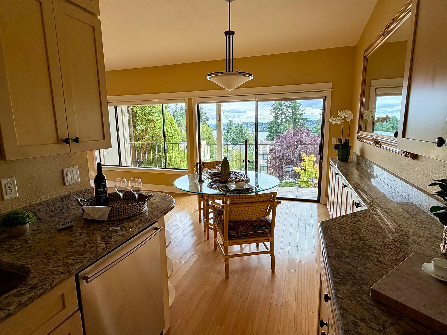 2 bed, 890 sqft, $1,980 — Photo 3