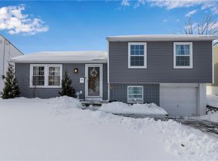 11 W Toulon Dr, Buffalo, NY 14227