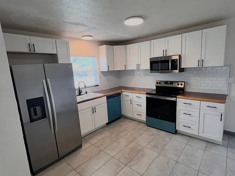 1501 54th Avenue Dr W — Photo 3