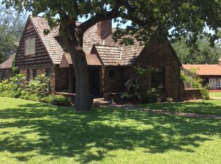 113 Crestwood Dr, Fort Worth, TX 76107