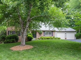 9028 Edgepark Rd, Vienna, VA 22182