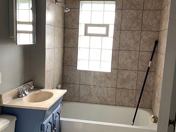 5th image of 207 S 10th Ave #2