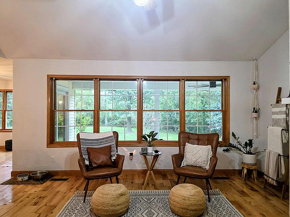 5th image of 2033 Watkins Rd