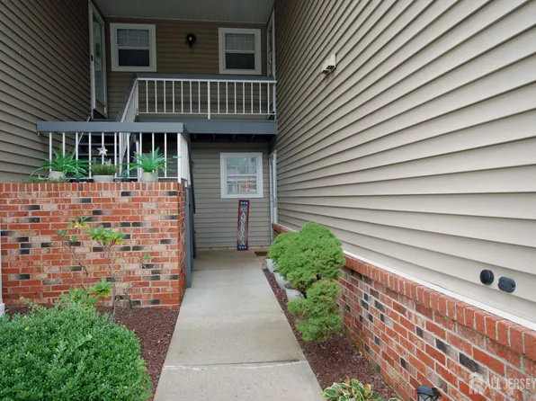 21 Lindsey Cir, Old Bridge, NJ 08857