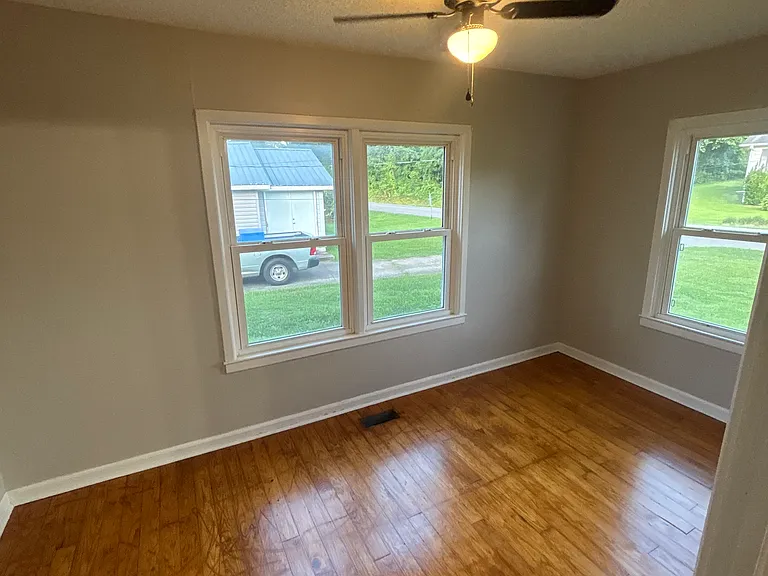 1028 Ethel Ln — Photo 5