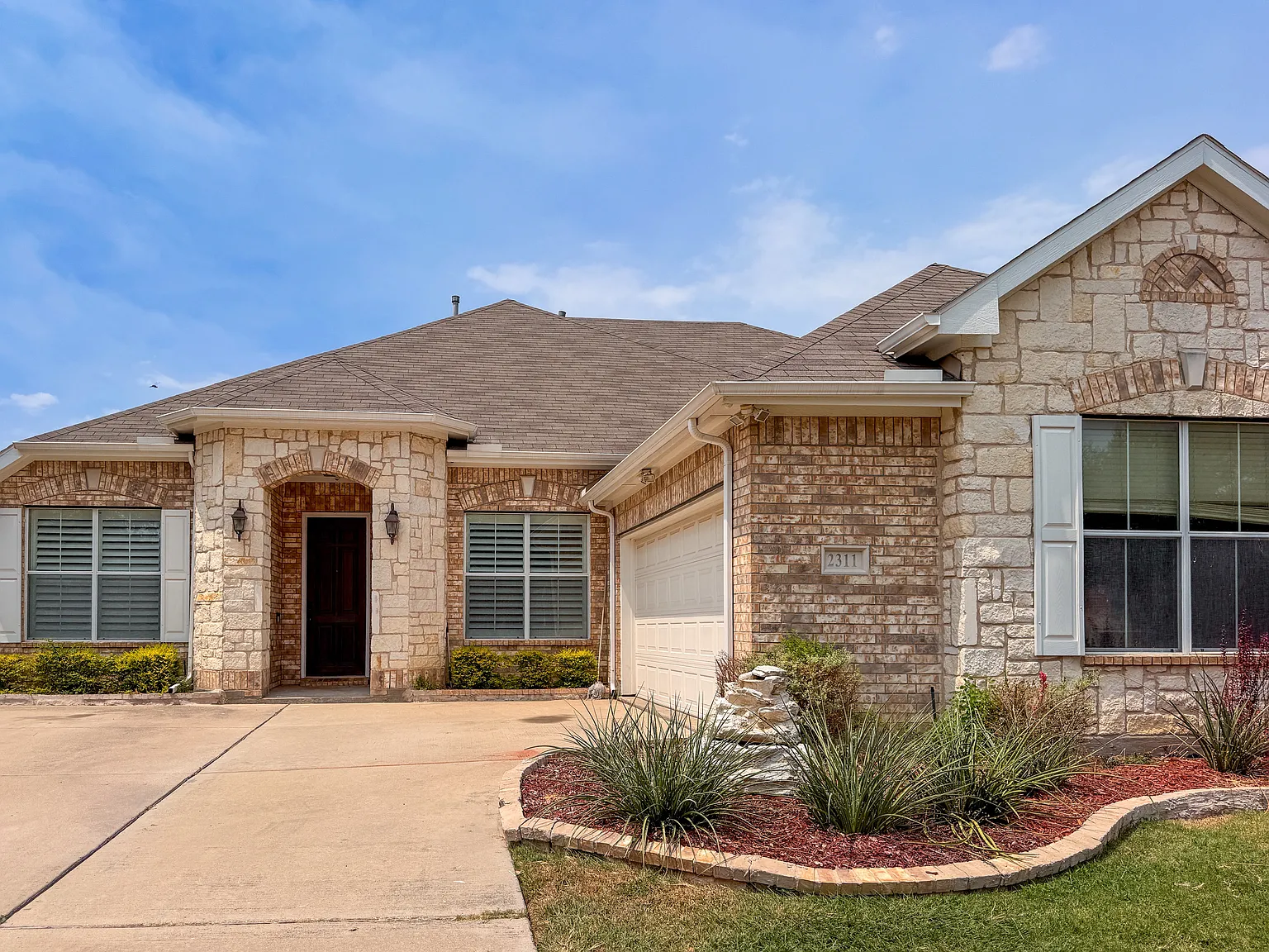 4 bed, 2.5 bath, 2981 sqft, $2,850 — Photo 3