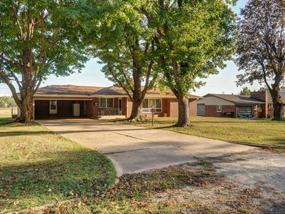 811 W Pleasant, Aurora, MO, 65605