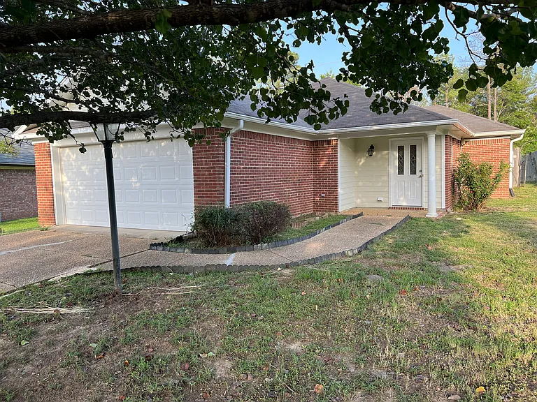 1013 Carlyle Cv — Photo 25