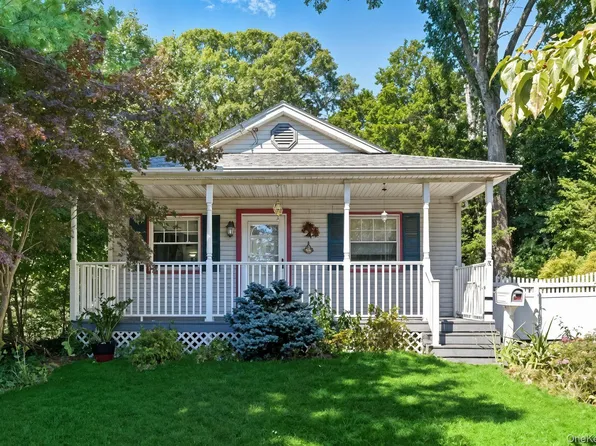 24 Overlook Drive, Huntington, NY 11743