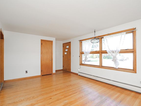 5th image of 68 Oakwood St