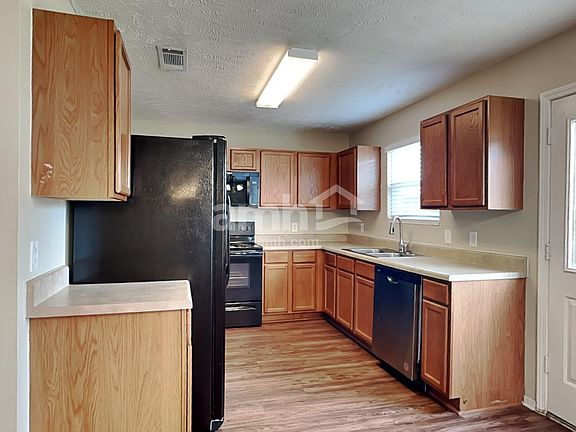 3rd image of 1215 Lasalle Dr
