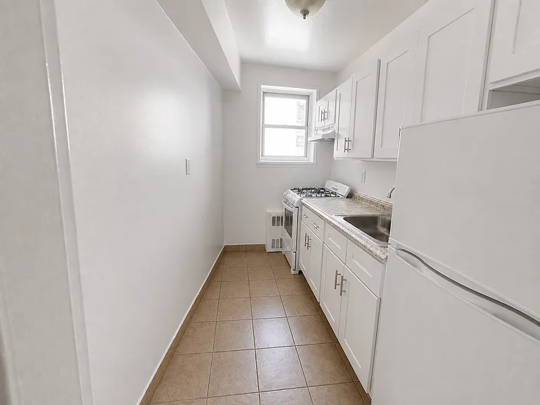 8611 Whitney Ave #3P — Photo 3