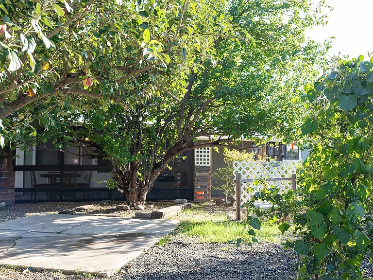 511 Western Dr — Photo 26